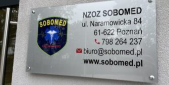 Tablica informacyjna przed siedzibą firmy Sobomed.